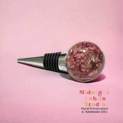 Custom Preservation Wine Stopper With Pink Strawflower . Beautiful additional gift for your bouquet preservation.