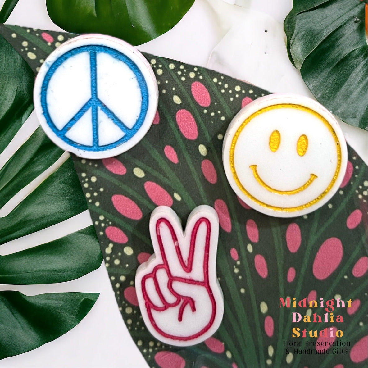 a set of three plant personality magnets that contain a peace sign, smiley face, and a hand giving the peace sign